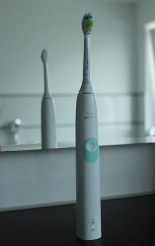 Sonic toothbrush Philips Sonicare, helpful for gingivitis and bad breath